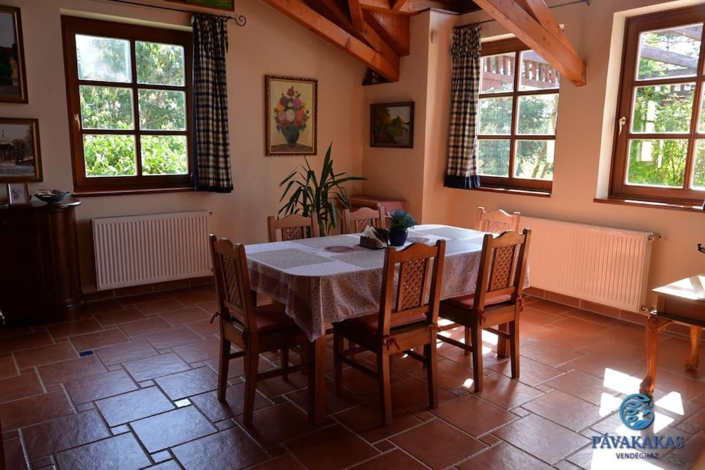 Villa Pavakakas Vendeghaz à Vác Extérieur photo
